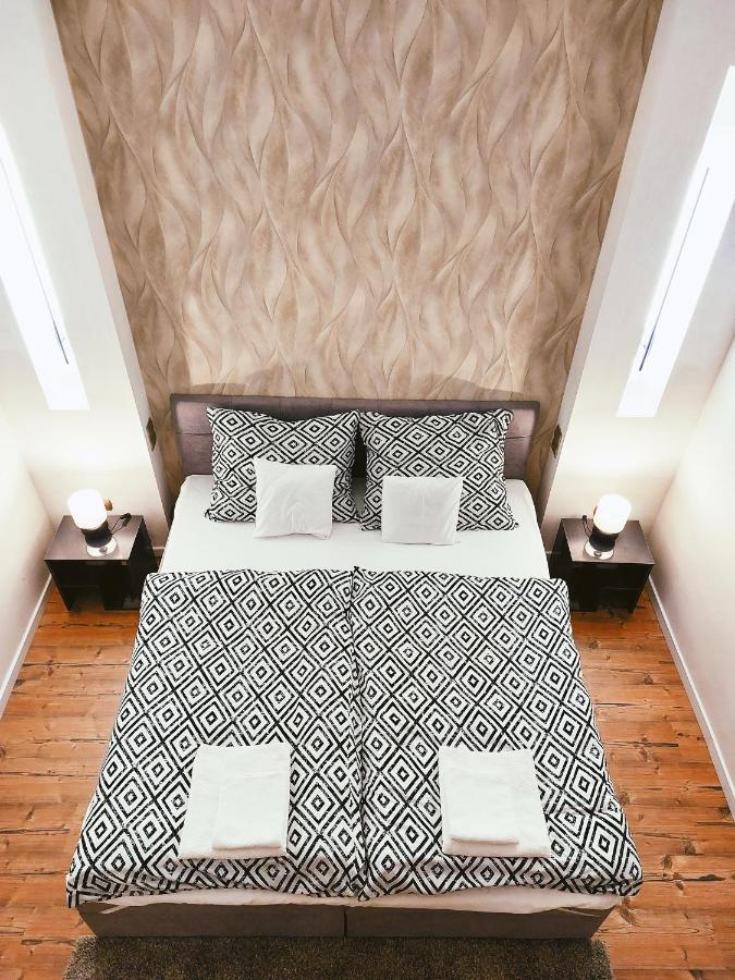 Square 16 Apartman - Absolutely Central Location With Self Check In Szombathely Extérieur photo