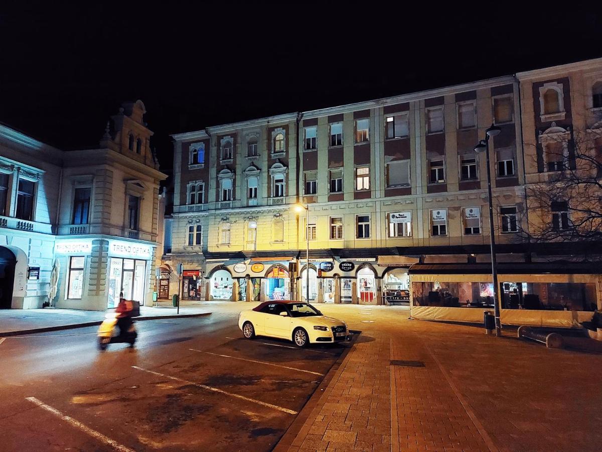 Square 16 Apartman - Absolutely Central Location With Self Check In Szombathely Extérieur photo