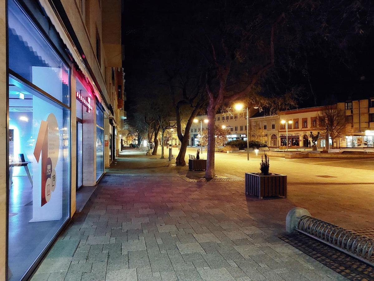 Square 16 Apartman - Absolutely Central Location With Self Check In Szombathely Extérieur photo