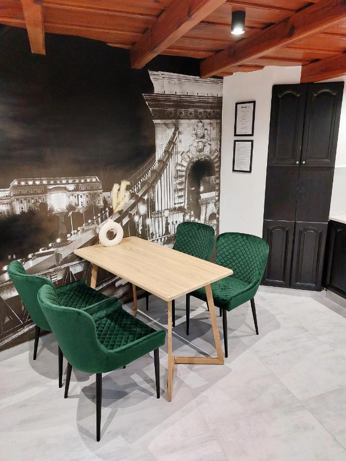 Square 16 Apartman - Absolutely Central Location With Self Check In Szombathely Extérieur photo