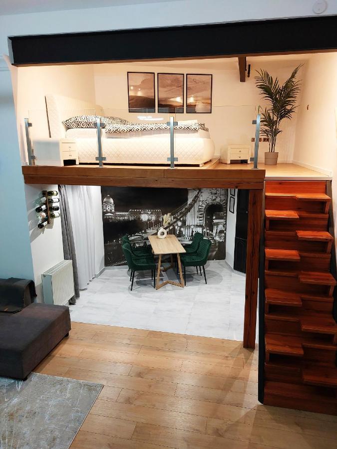 Square 16 Apartman - Absolutely Central Location With Self Check In Szombathely Extérieur photo