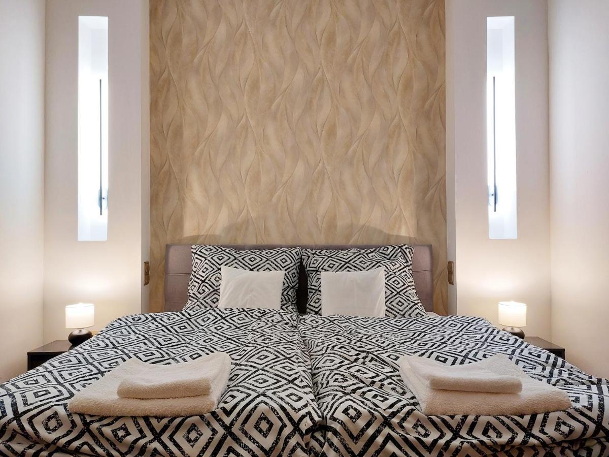 Square 16 Apartman - Absolutely Central Location With Self Check In Szombathely Extérieur photo