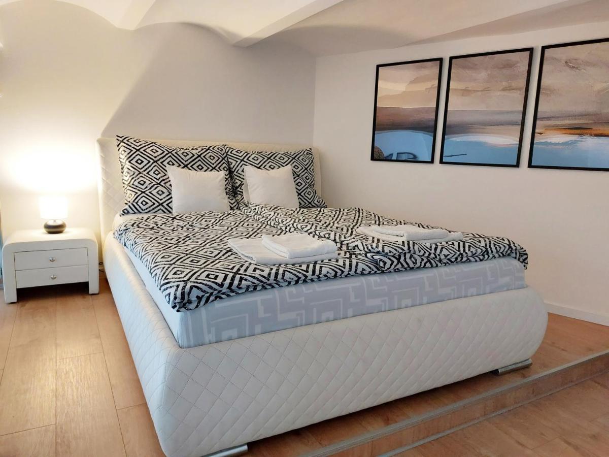 Square 16 Apartman - Absolutely Central Location With Self Check In Szombathely Extérieur photo