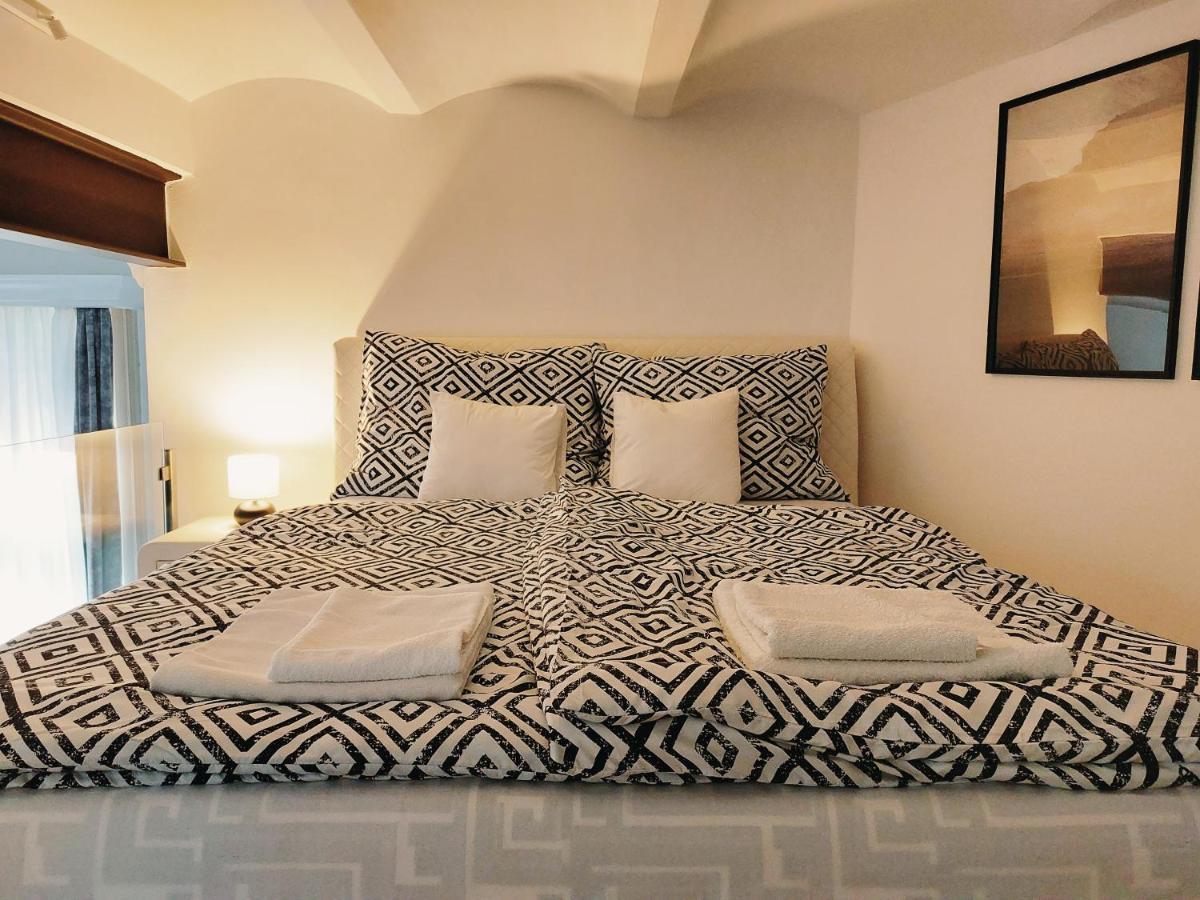 Square 16 Apartman - Absolutely Central Location With Self Check In Szombathely Extérieur photo