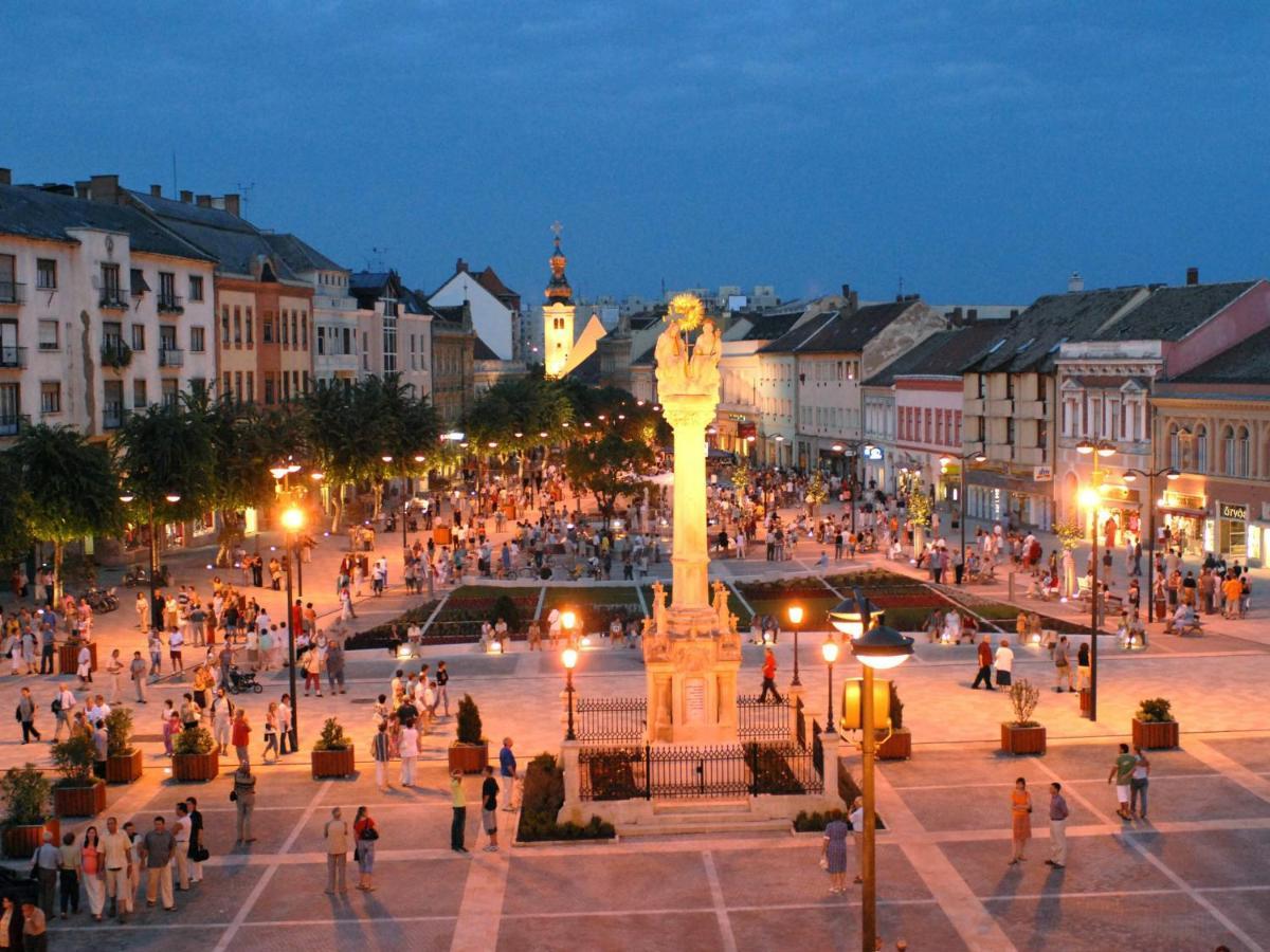 Square 16 Apartman - Absolutely Central Location With Self Check In Szombathely Extérieur photo